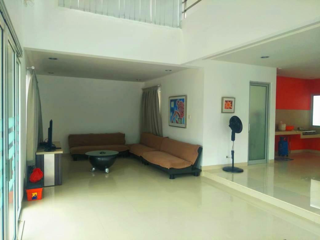 Villa Kaca تانجونغْ ليسونغْ المظهر الخارجي الصورة