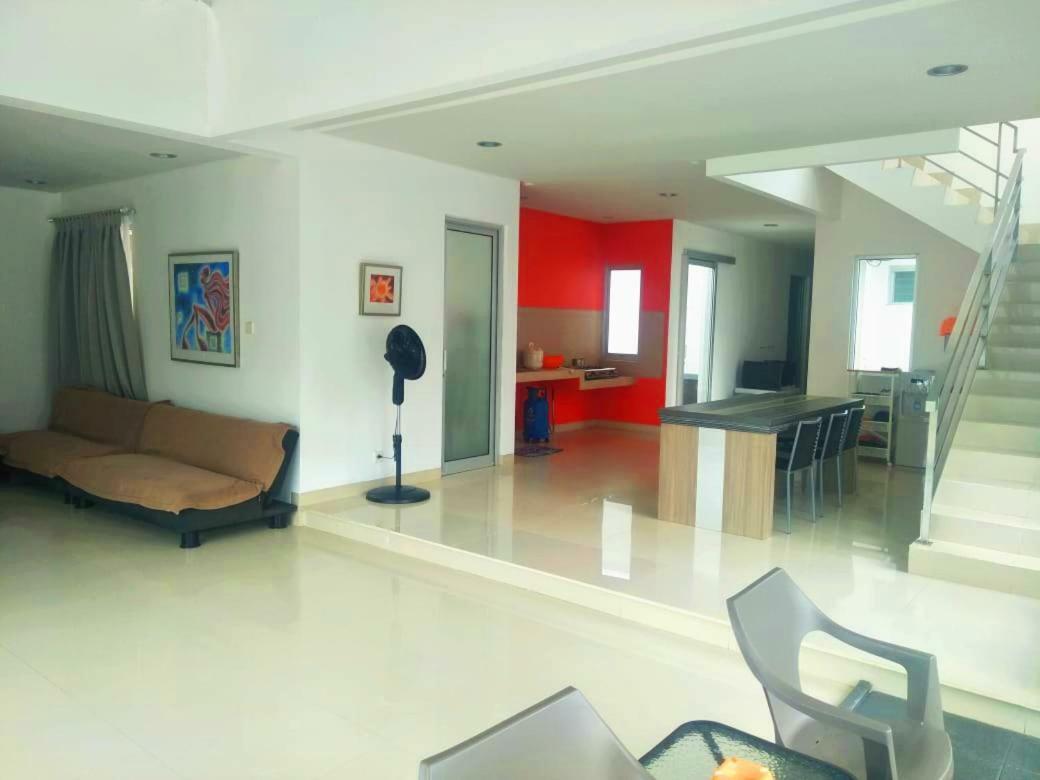 Villa Kaca تانجونغْ ليسونغْ المظهر الخارجي الصورة